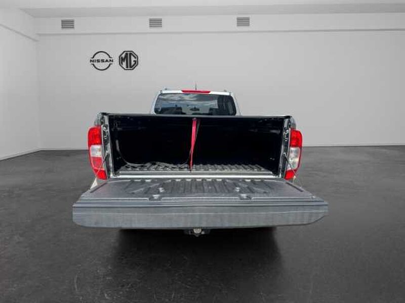 Nissan Navara 2.3 dCi N-Guard Sondermodell AHK Laderaumwanne Rollcover