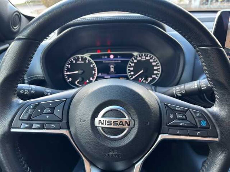 Nissan Juke 1.0 DIG-T Tekna RundumKameras LED-Scheinw. Klimaaut. Sitzhzg. Frontscheibe 1.0 DIG-T Tekna RundumKameras LED-Scheinw. Klimaaut. Sitzhzg. Frontscheibe heizb